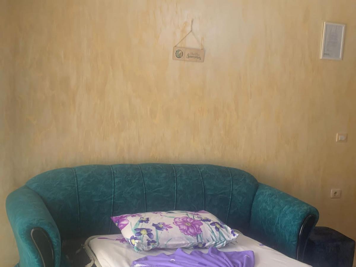 Guest House Fier Bagian luar foto