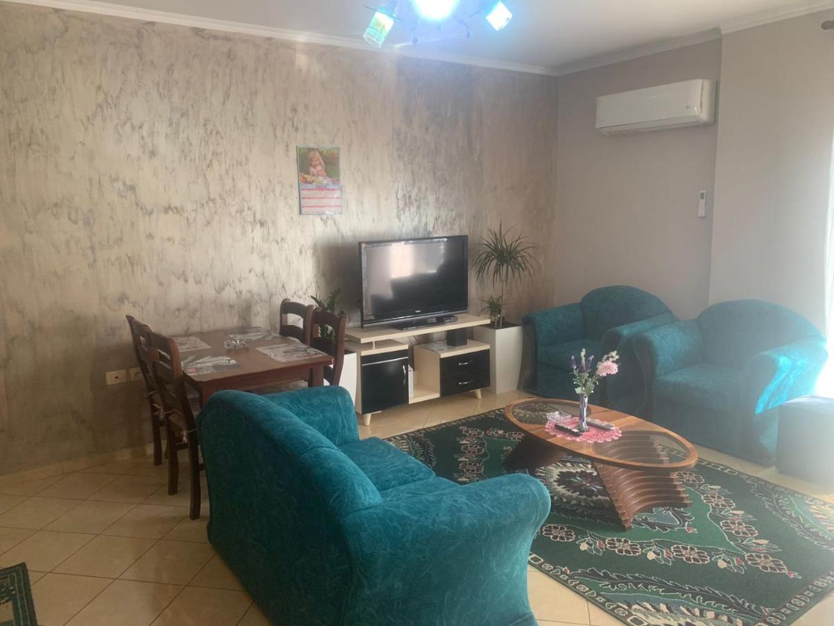 Guest House Fier Bagian luar foto