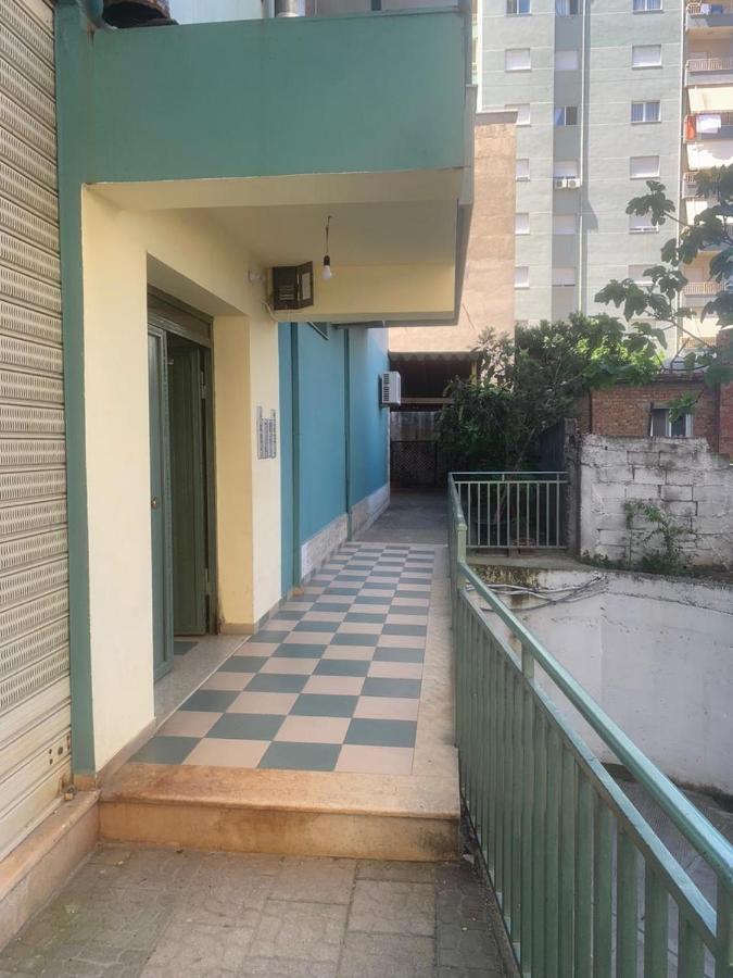 Guest House Fier Bagian luar foto