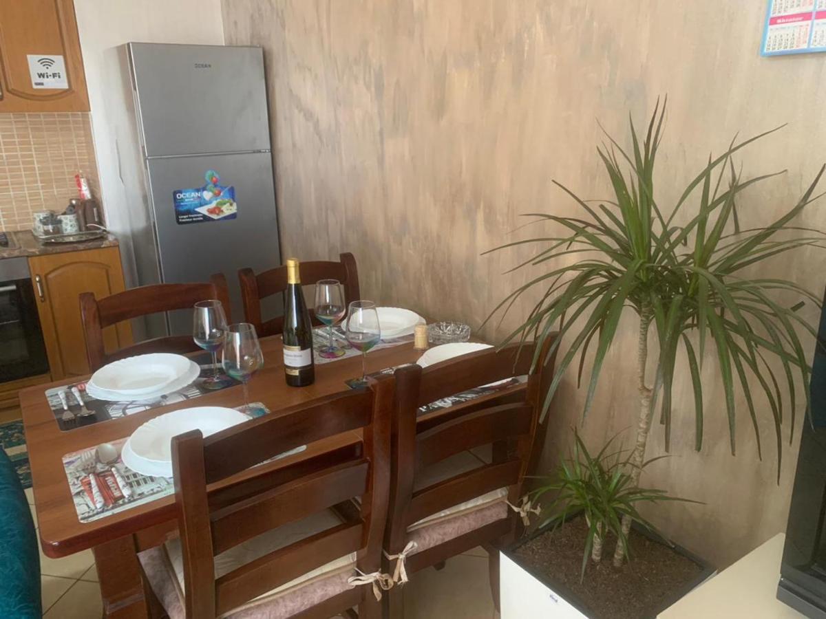 Guest House Fier Bagian luar foto